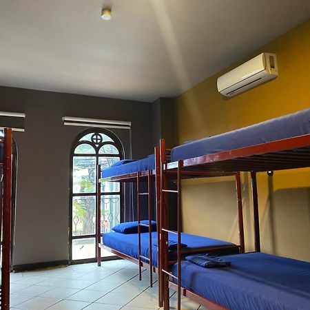 Alajuela Backpackers Airport Hostel ภายนอก รูปภาพ