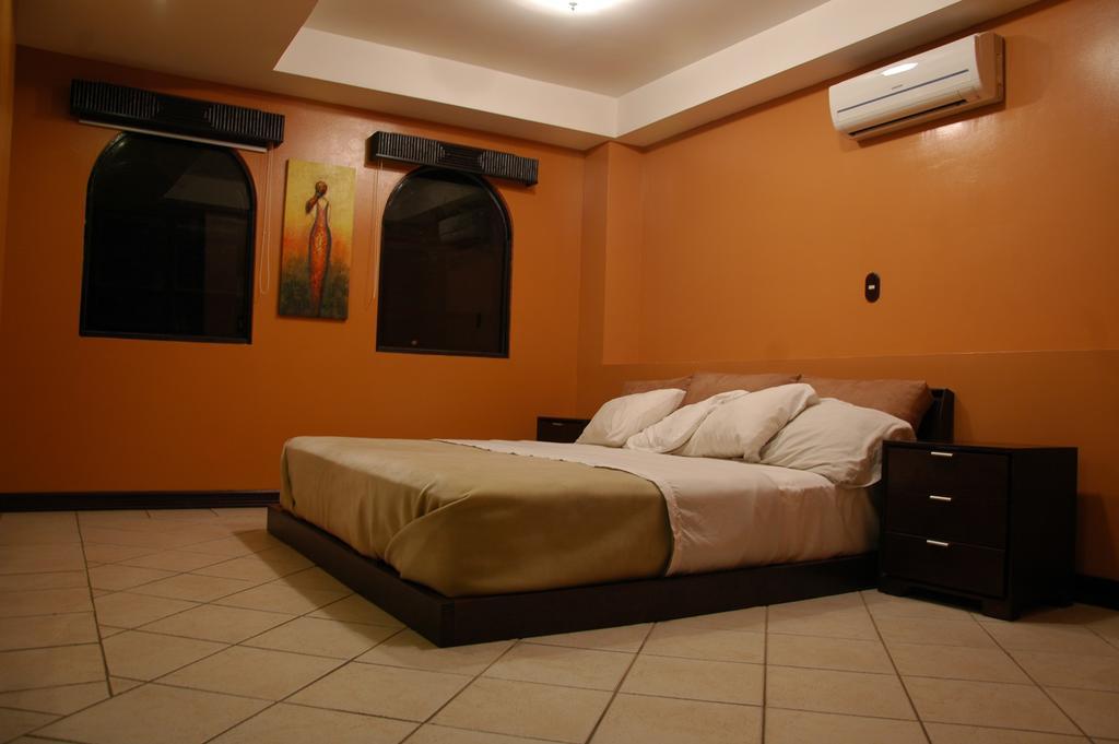 Alajuela Backpackers Airport Hostel ภายนอก รูปภาพ