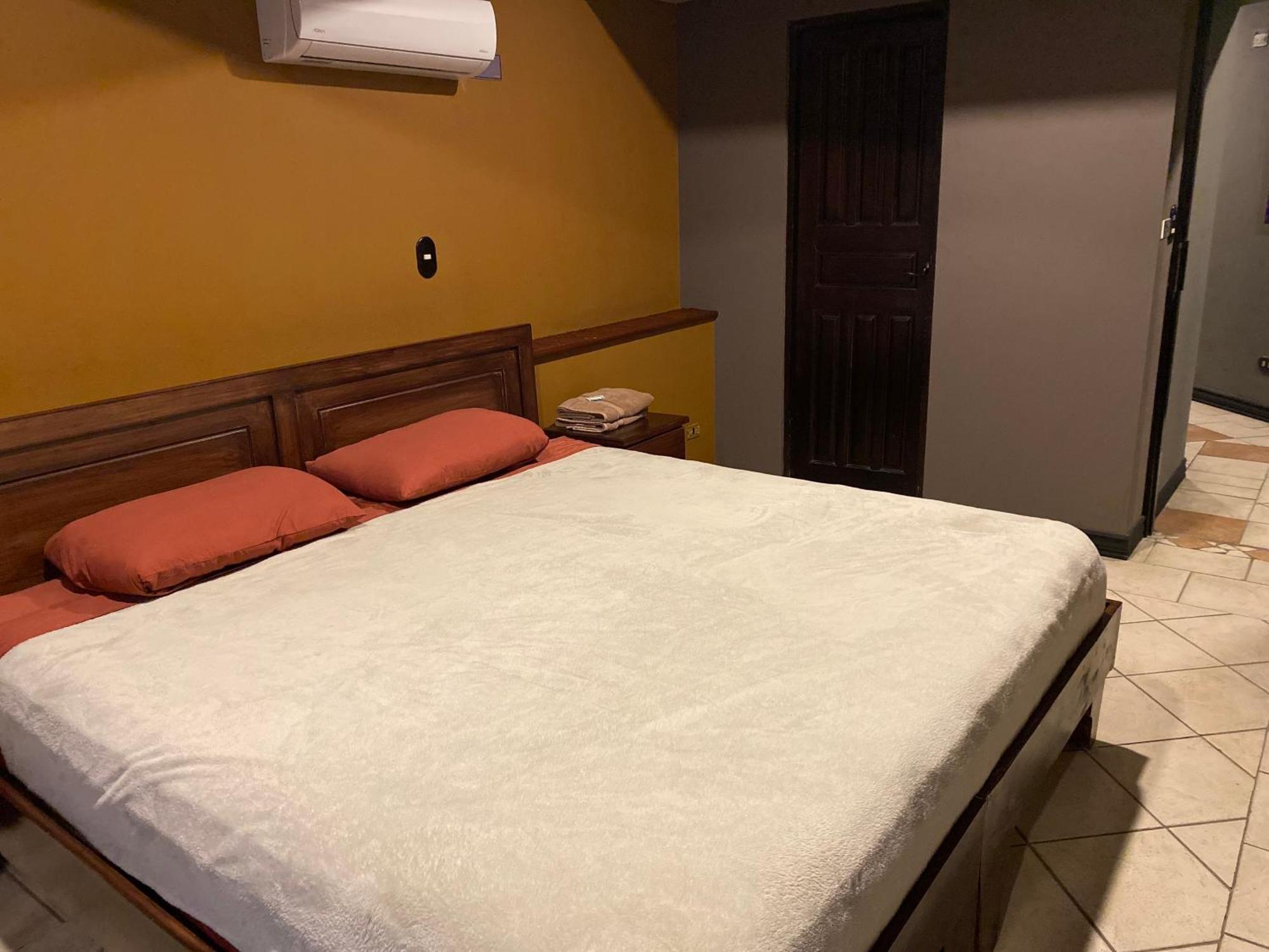 Alajuela Backpackers Airport Hostel ภายนอก รูปภาพ