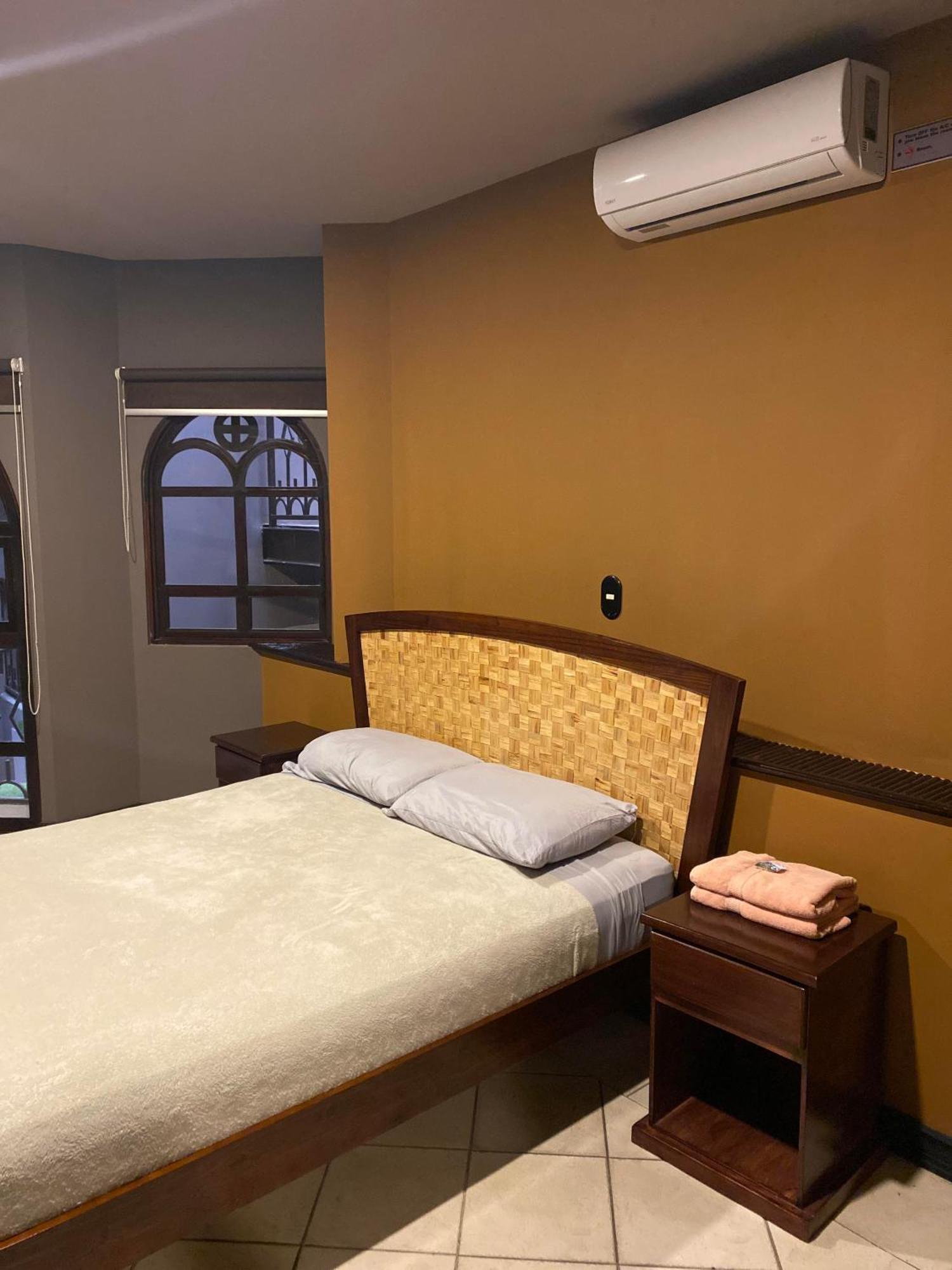 Alajuela Backpackers Airport Hostel ภายนอก รูปภาพ
