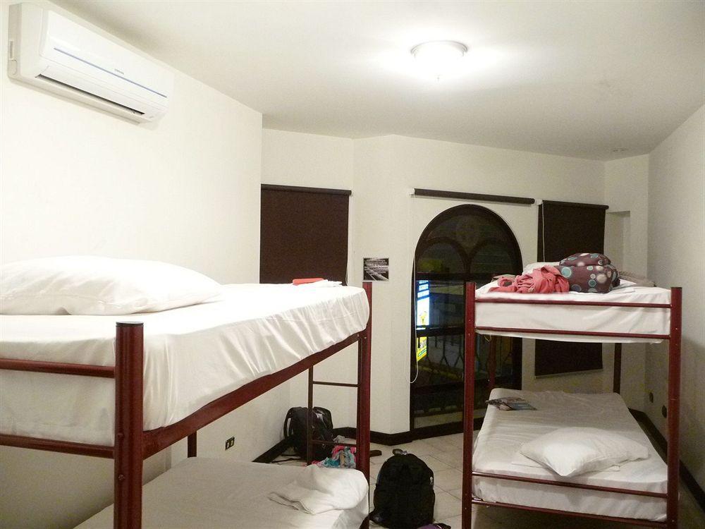 Alajuela Backpackers Airport Hostel ภายนอก รูปภาพ